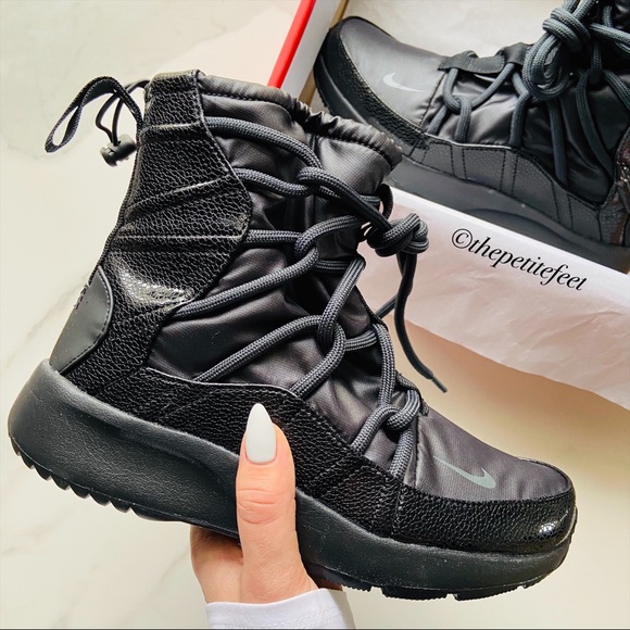NWT Nike Tanjun high rise